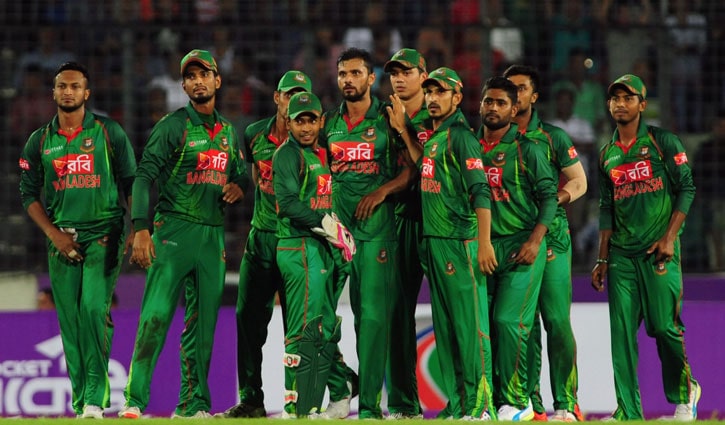 অবসর নিতে বাধ্য হয়েছিলেন মাশরাফি